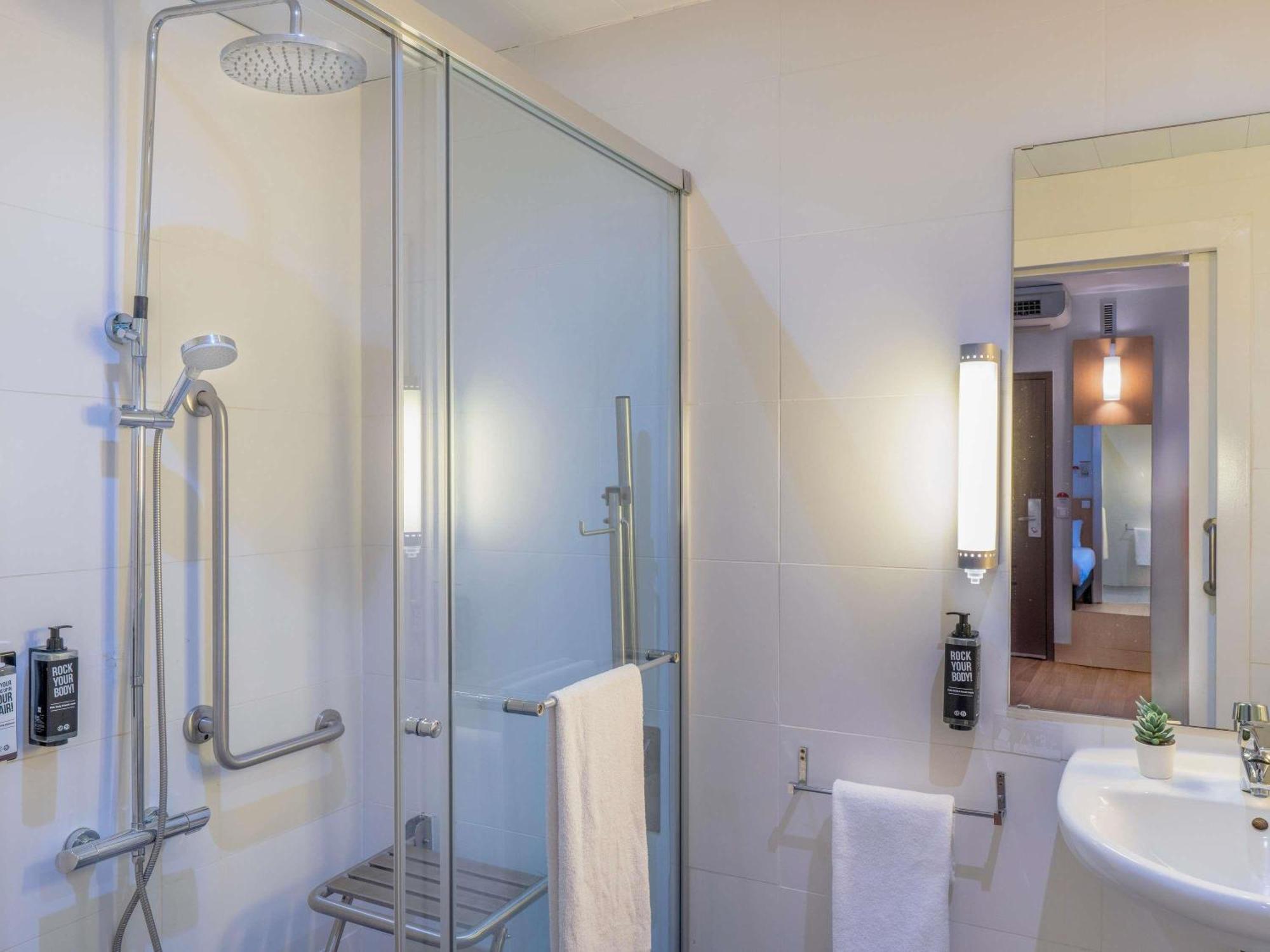 Ibis Barcelona Meridiana — Photos 3